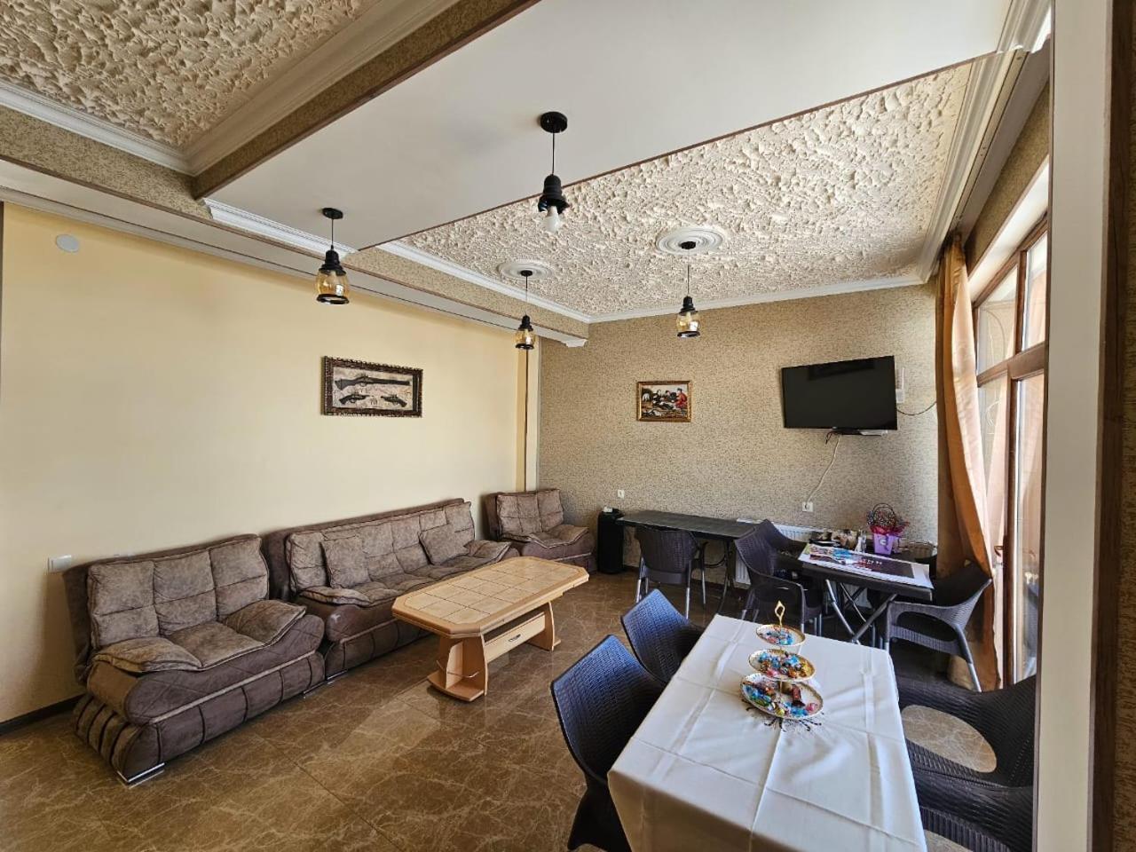 Discover Kazbegi Hotel מראה חיצוני תמונה