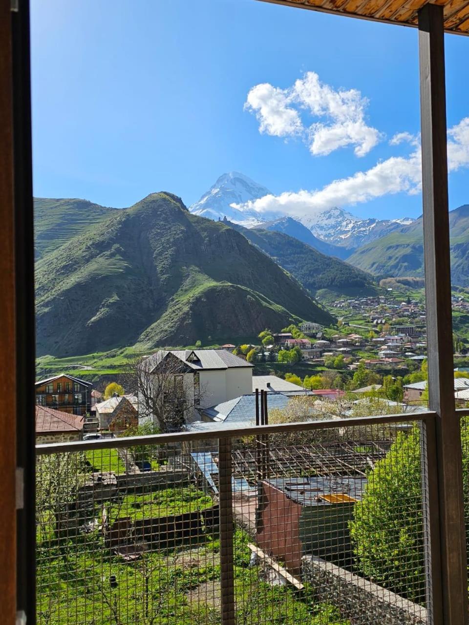 Discover Kazbegi Hotel מראה חיצוני תמונה